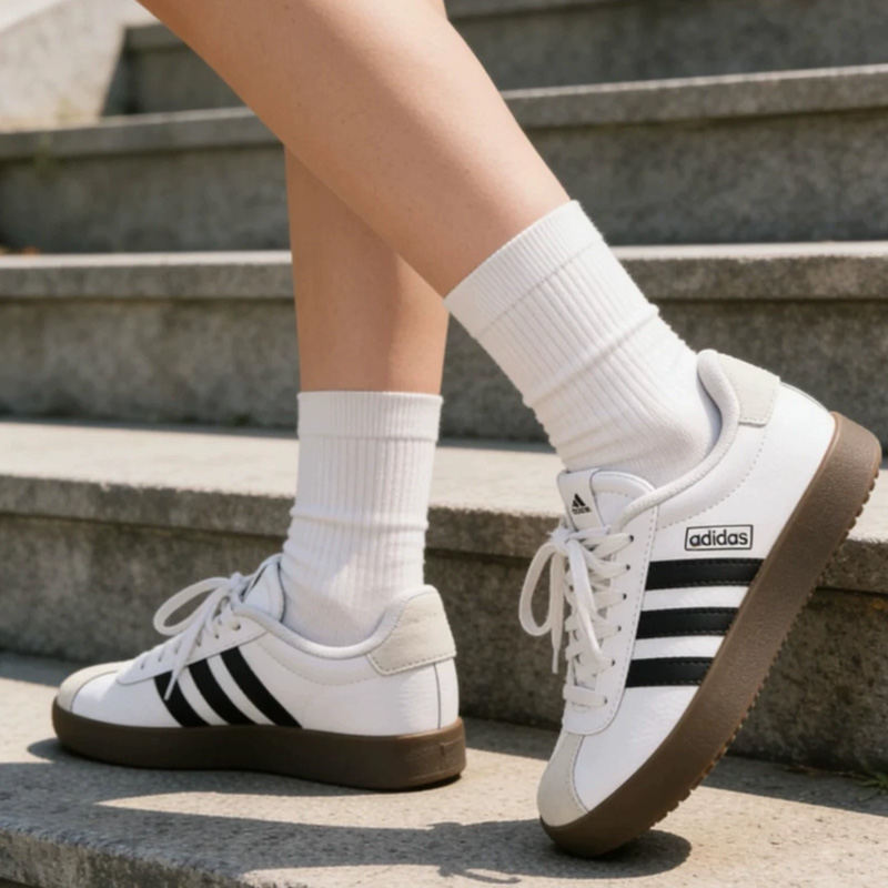 アディダス ホワイト ブラック スエード トゥ ガムソール  - Adidas Shoes Samba のレビューと価格